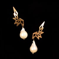 GOTHICA Earring - White Drop Pearl