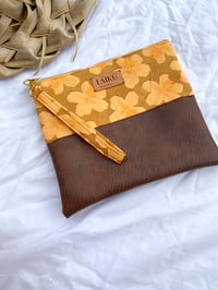 Image 1 of Hibiscus Spice Clutch