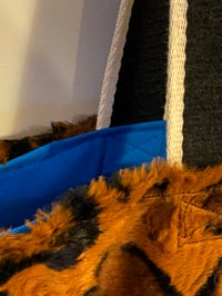 Image 2 of Leopard print fake fur tote bag with bright blue lining