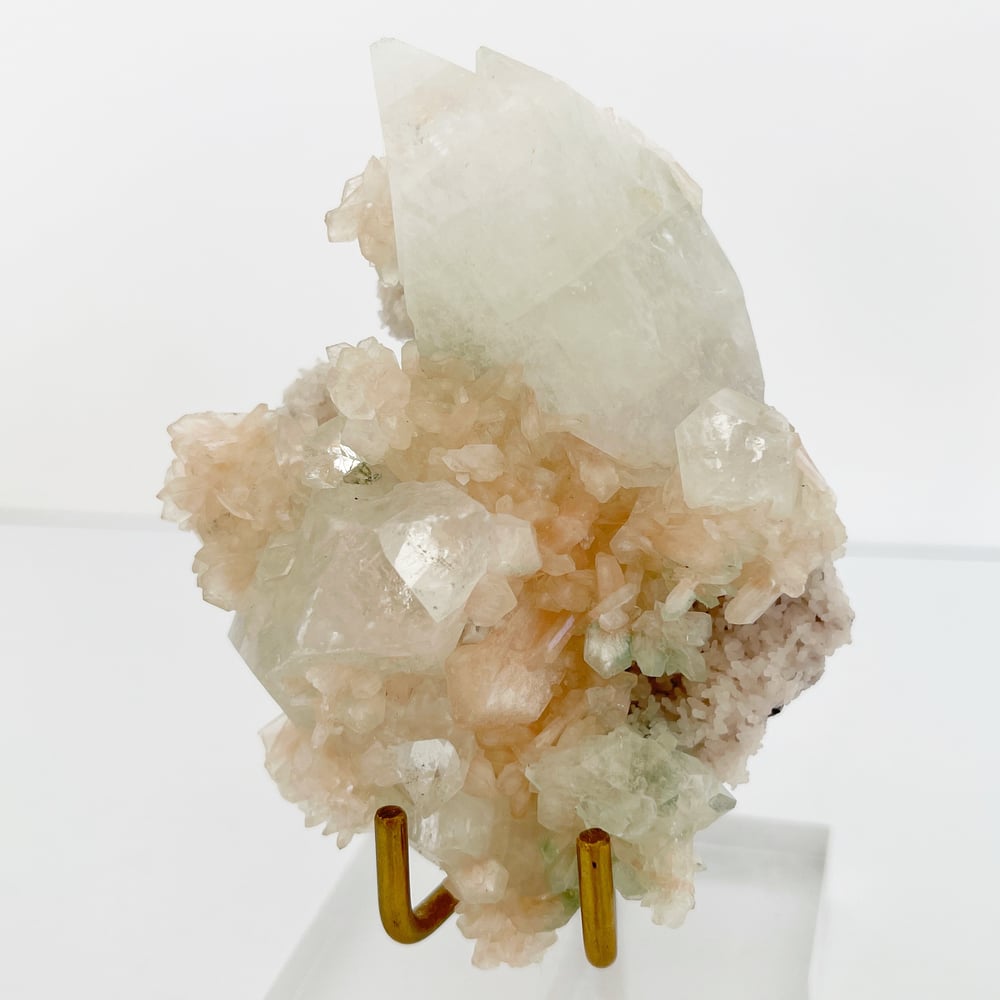 Image of Zeolite no.139 + Lucite and Brass Stand