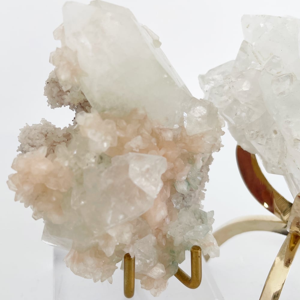 Image of Zeolite no.139 + Lucite and Brass Stand