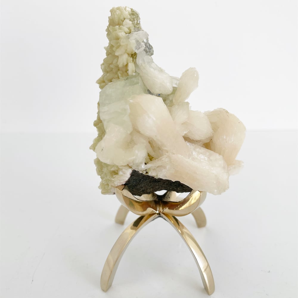 Image of Zeolite no.172 + Brass Claw Stand