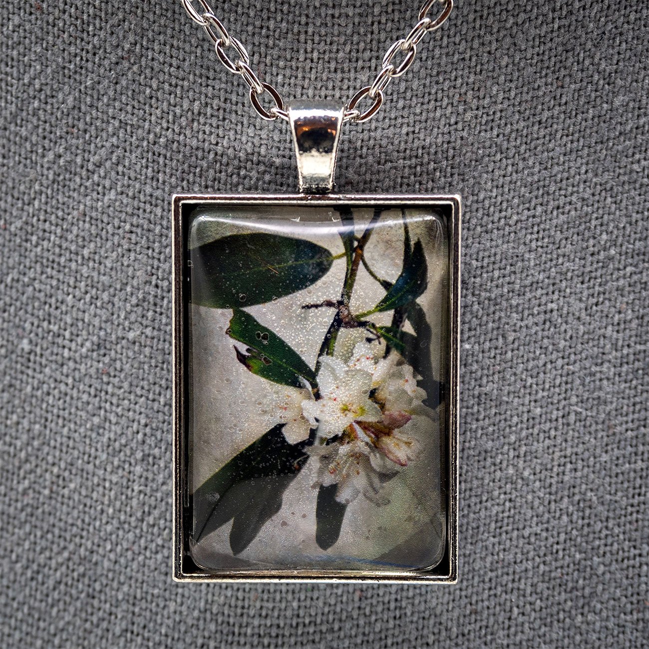 Rhododendron pendant
