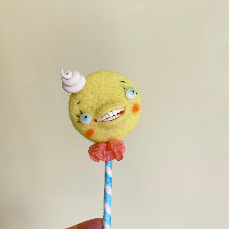 Image of Lollipop Surrealist Sucker in Lemon