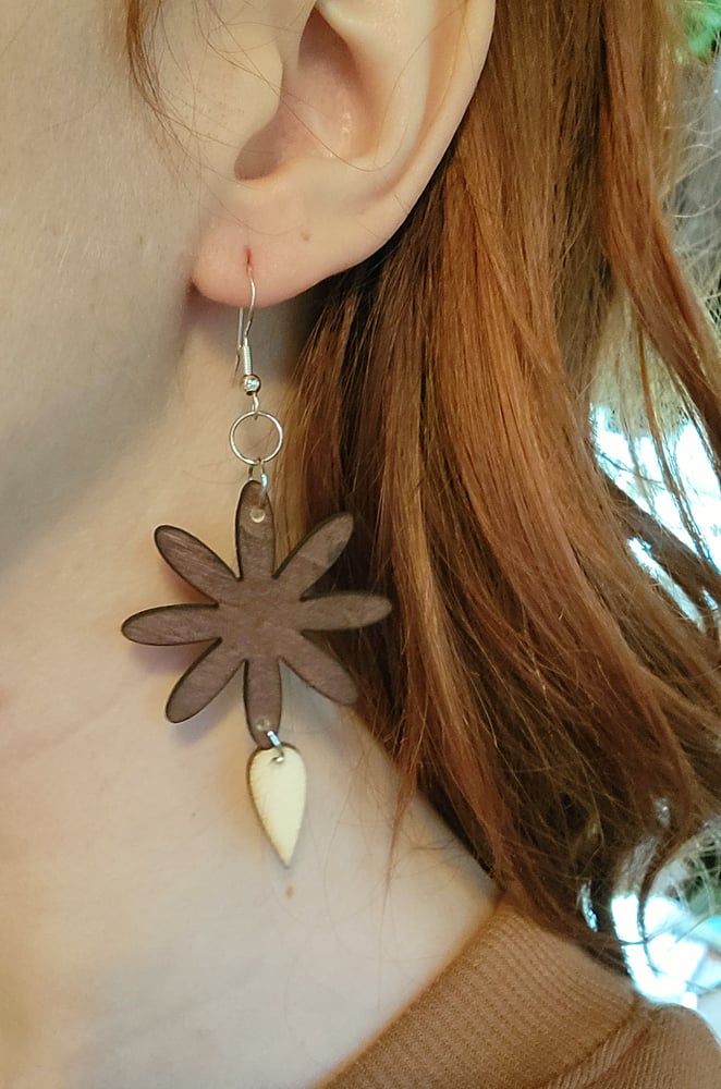 Image of Flower drop earrings
