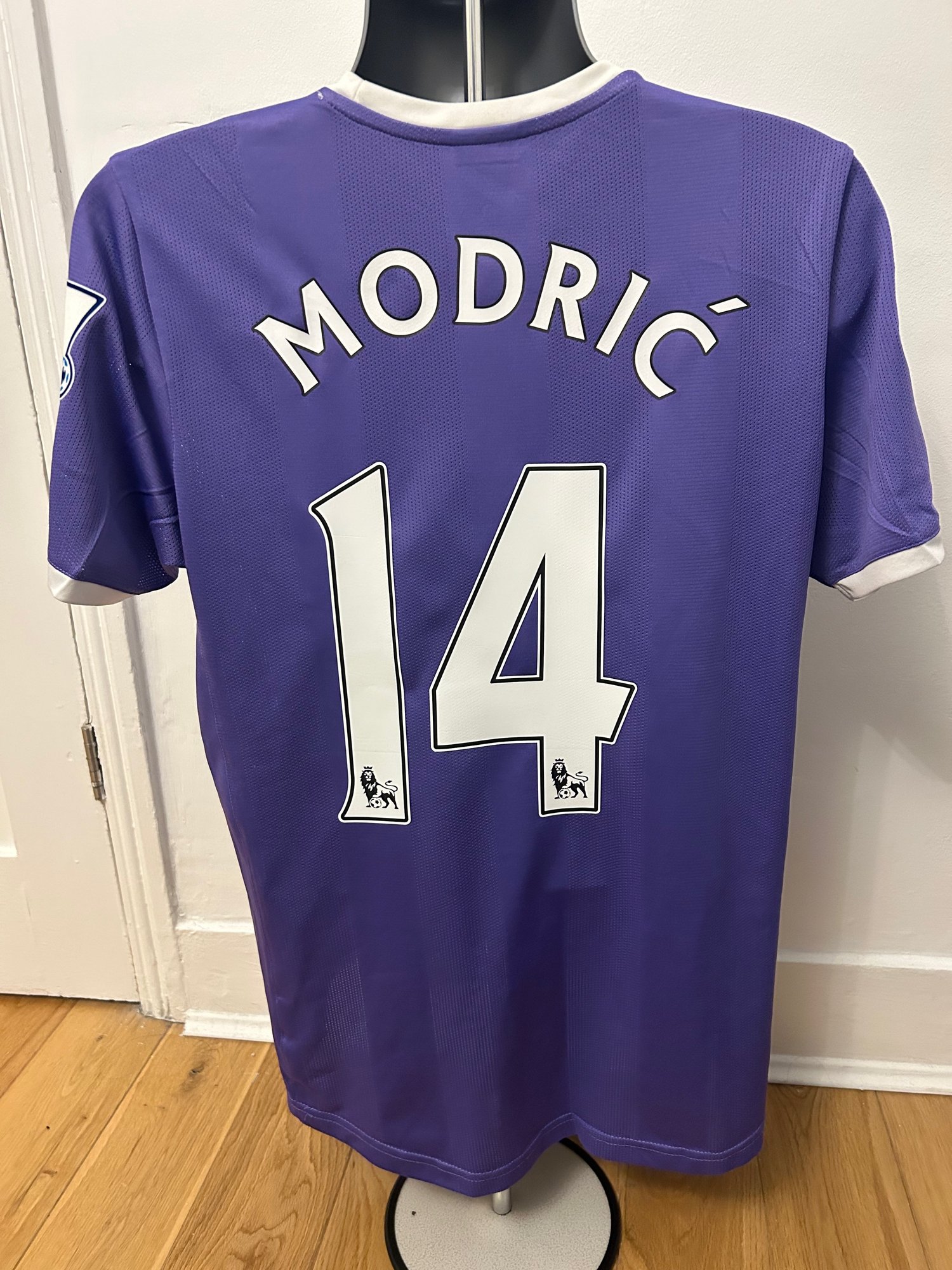 Image of Tottenham Hotspur “MODRIĆ 14” 2011/12 Away Shirt + PL patches (M)