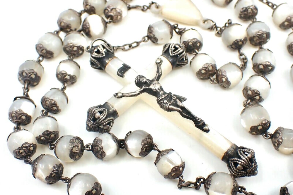 Image of Grand chapelet ancien perles de nacre et croix en nacre et argent XIXe