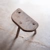 Tabouret brutaliste tripiode
