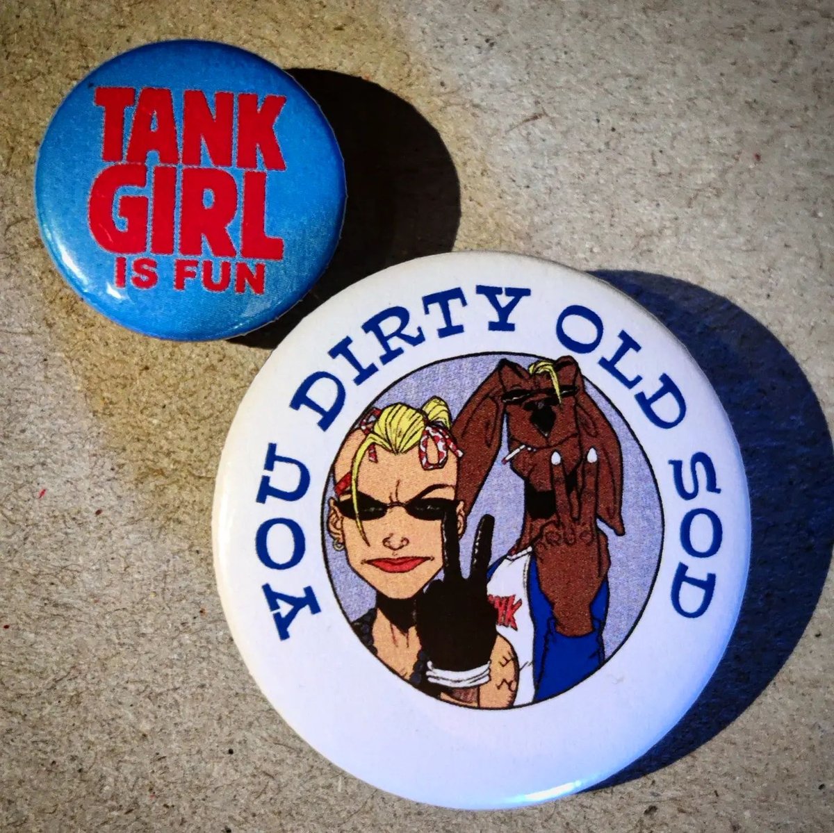 Image of Collector's item - TANK GIRL POSTER MAGAZINE #16 - with bonus badges!