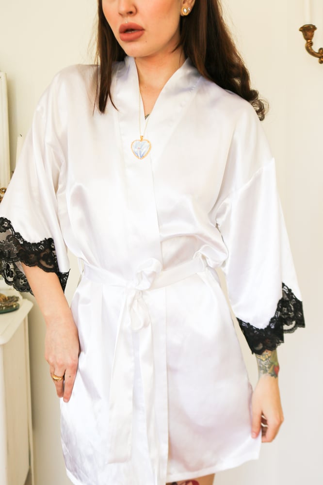Image of Vintage Fredericks of Hollywood White Silky Robe (X-Small)
