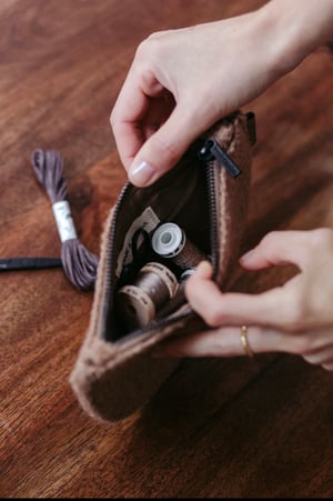 Image of Mondo Half Moon Wallet de Monk & Anna