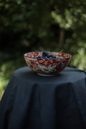 Image of Mittelgrosse Schale, rot-blau, chinesisch (?) handbemalt