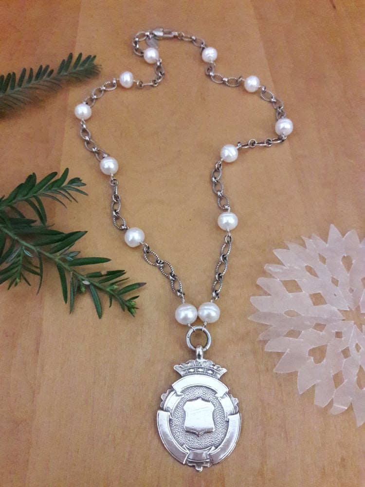 Image of White Pearls with Crown Fob 4NI