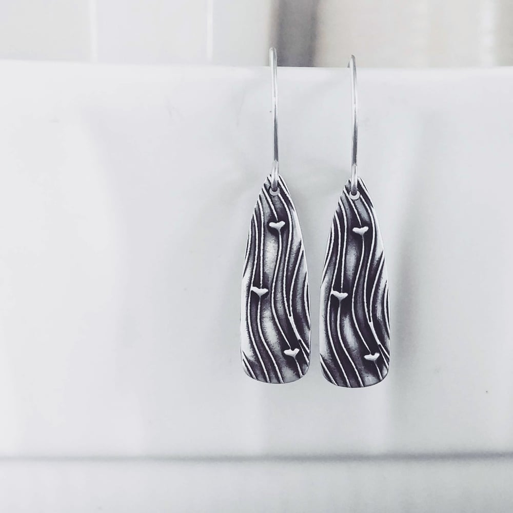Image of Hearts on the Line Earrings
