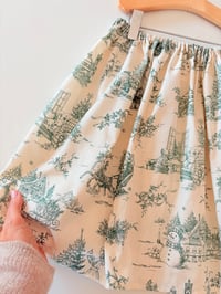 Image 2 of Jupette toile de Jouy de Noël verte