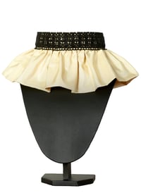 CREAM COLLAR WITH SINGLE FRILL