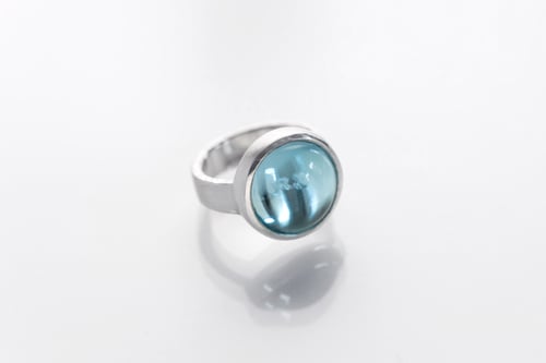 Image of ''Height of the sky'' silver ring with blue topaz · ARX ·
