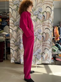 Image 4 of Fløjlsbuksedragt i pink 