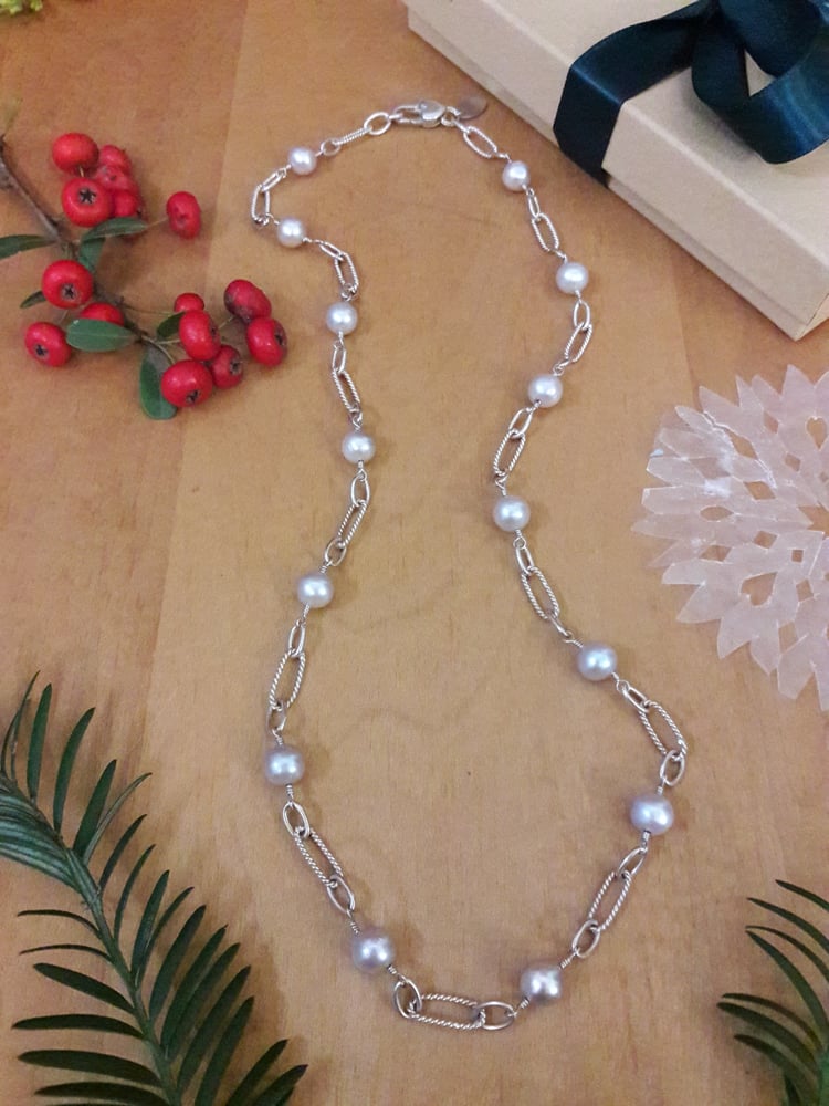 Image of Twisted Sterling Chain with Gray Pearls 4IP