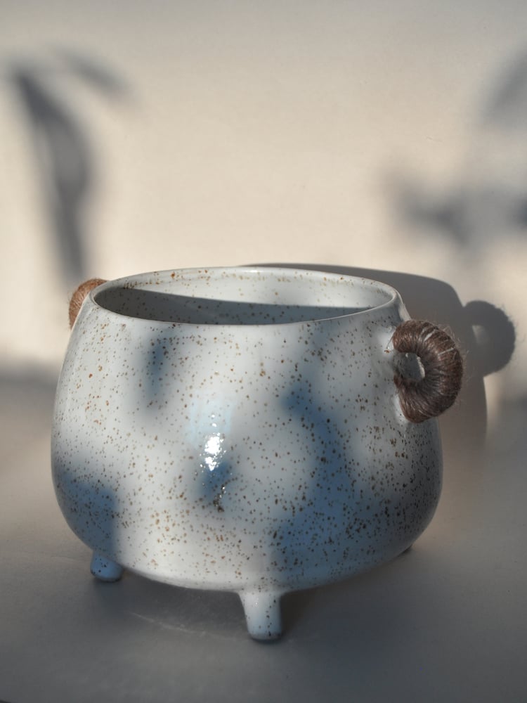 Image of Big flower pot speckled white with legs