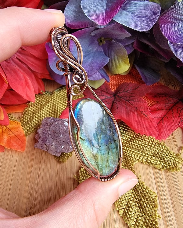 Image of Wire Wrapped Labradorite Pendant (vertical cracks)