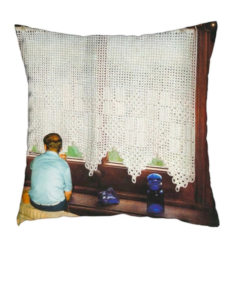 Image of 'The waiting' - pillow