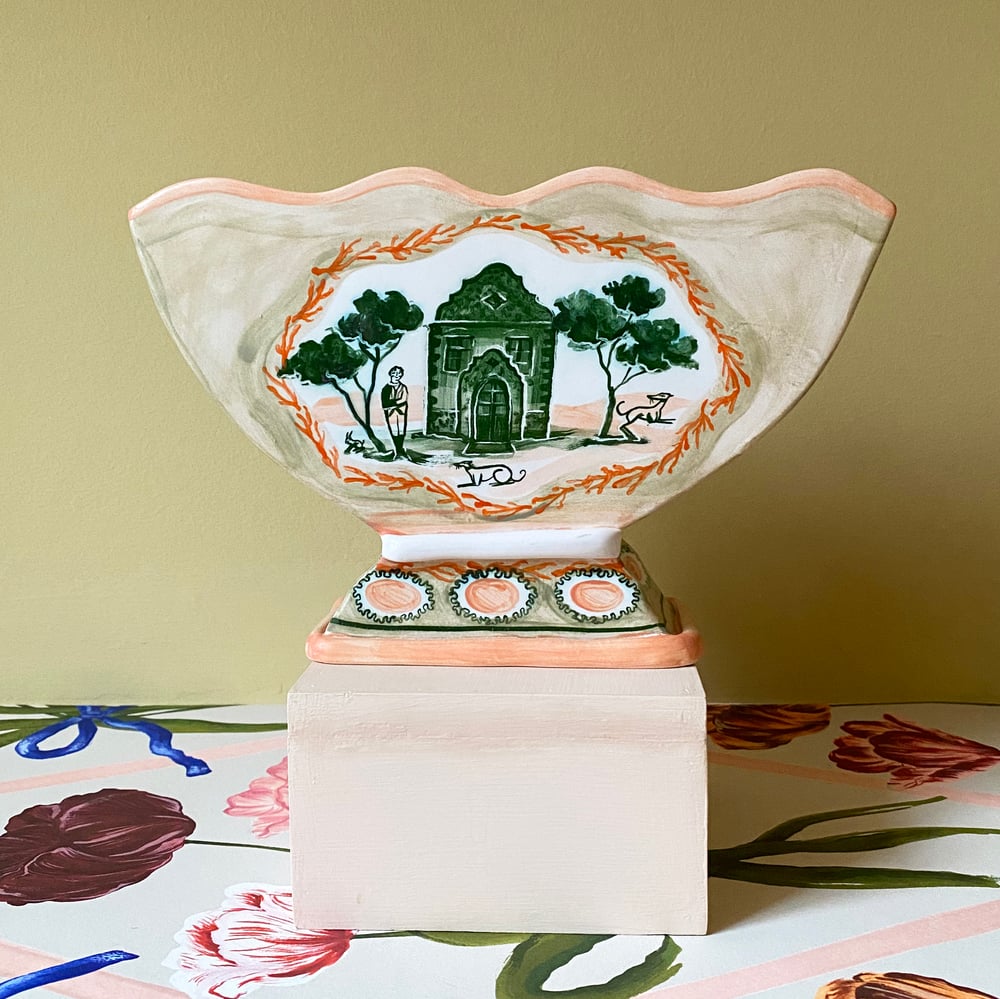 Image of The Shell Museum - Romantic Vase