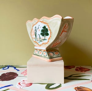 Image of The Shell Museum - Romantic Vase