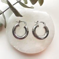 Image 1 of THE BASICS HOOP IN SILVER