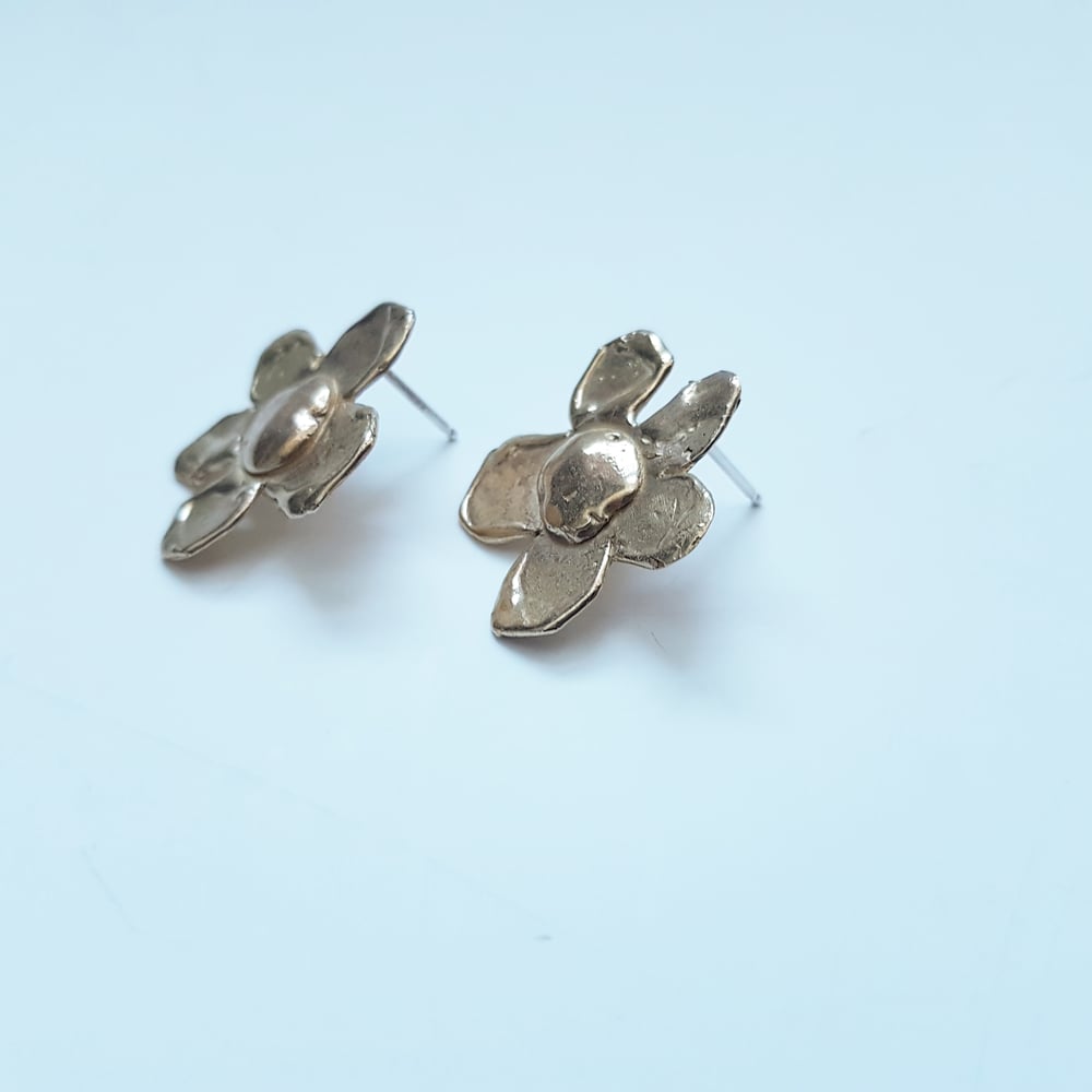 Melted Daisy Studs PREORDER