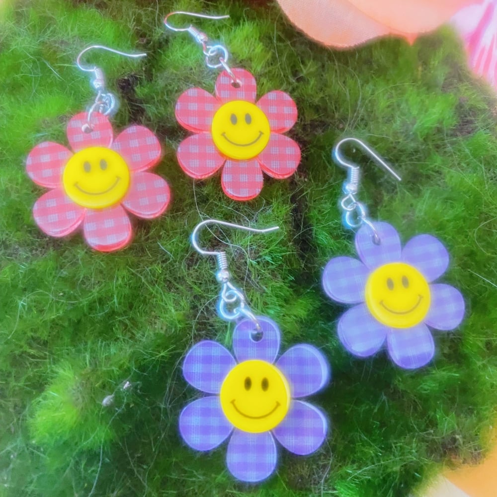 Image of GINGHAM SMILEY FLOWER EARRINGS