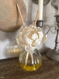 Image 1 of NEW Peony Sola Flower Essential Oil Diffuser