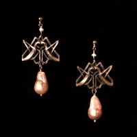 Image 3 of INSECTORUM ADVENTA KISSING GRASSHOPPER Earring