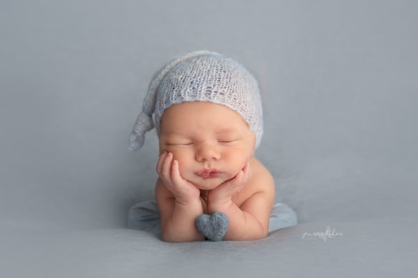 Image of Jen Snediker Photography Posed Studio Newborn Gift Certificates