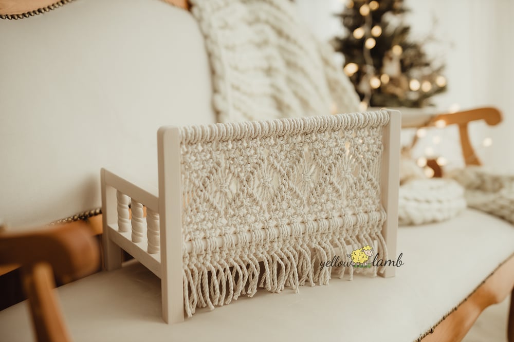 Image of « cream macrame bench with new macrame pattern - pre order »
