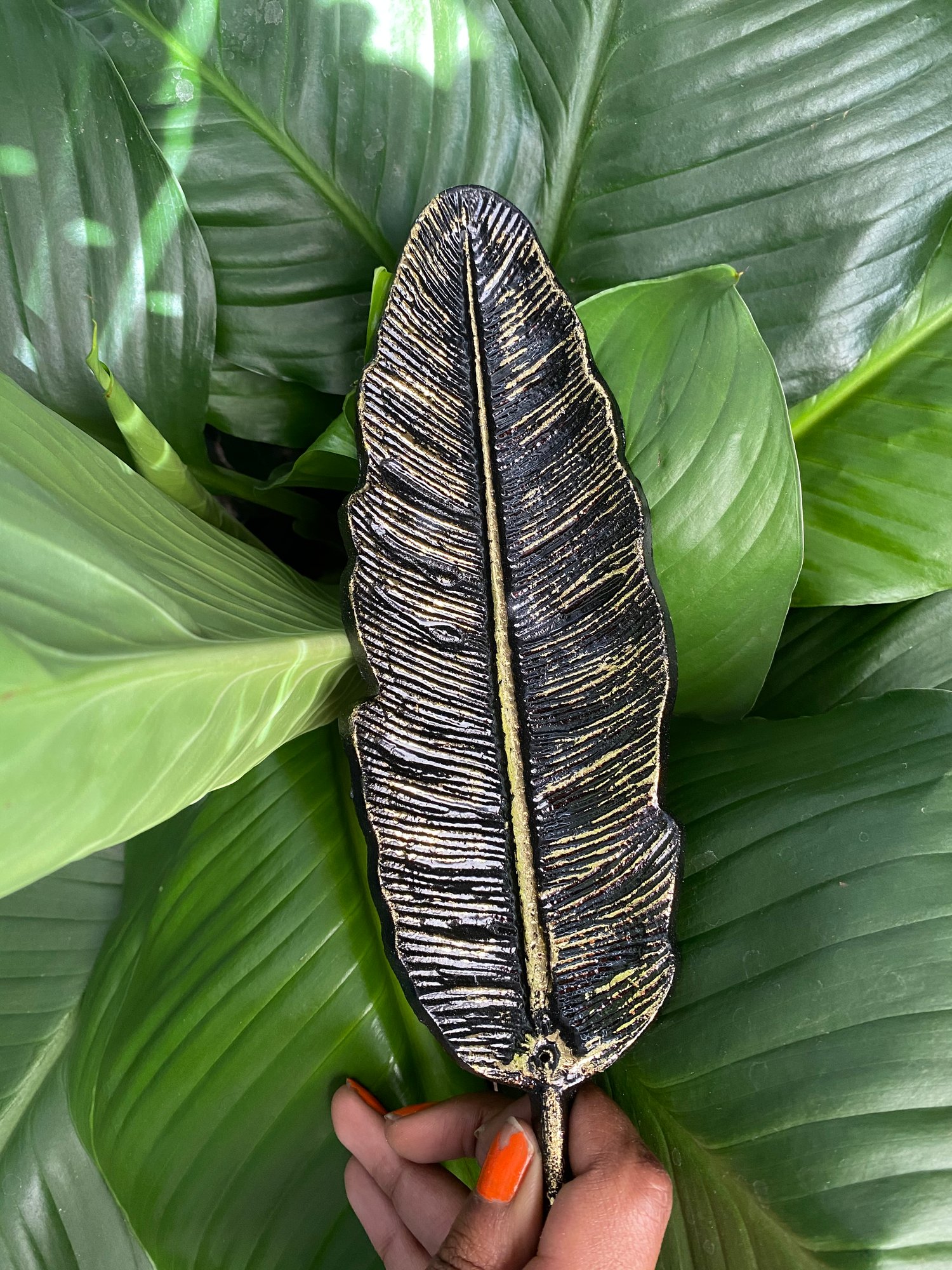 Metal leaf incense holder 
