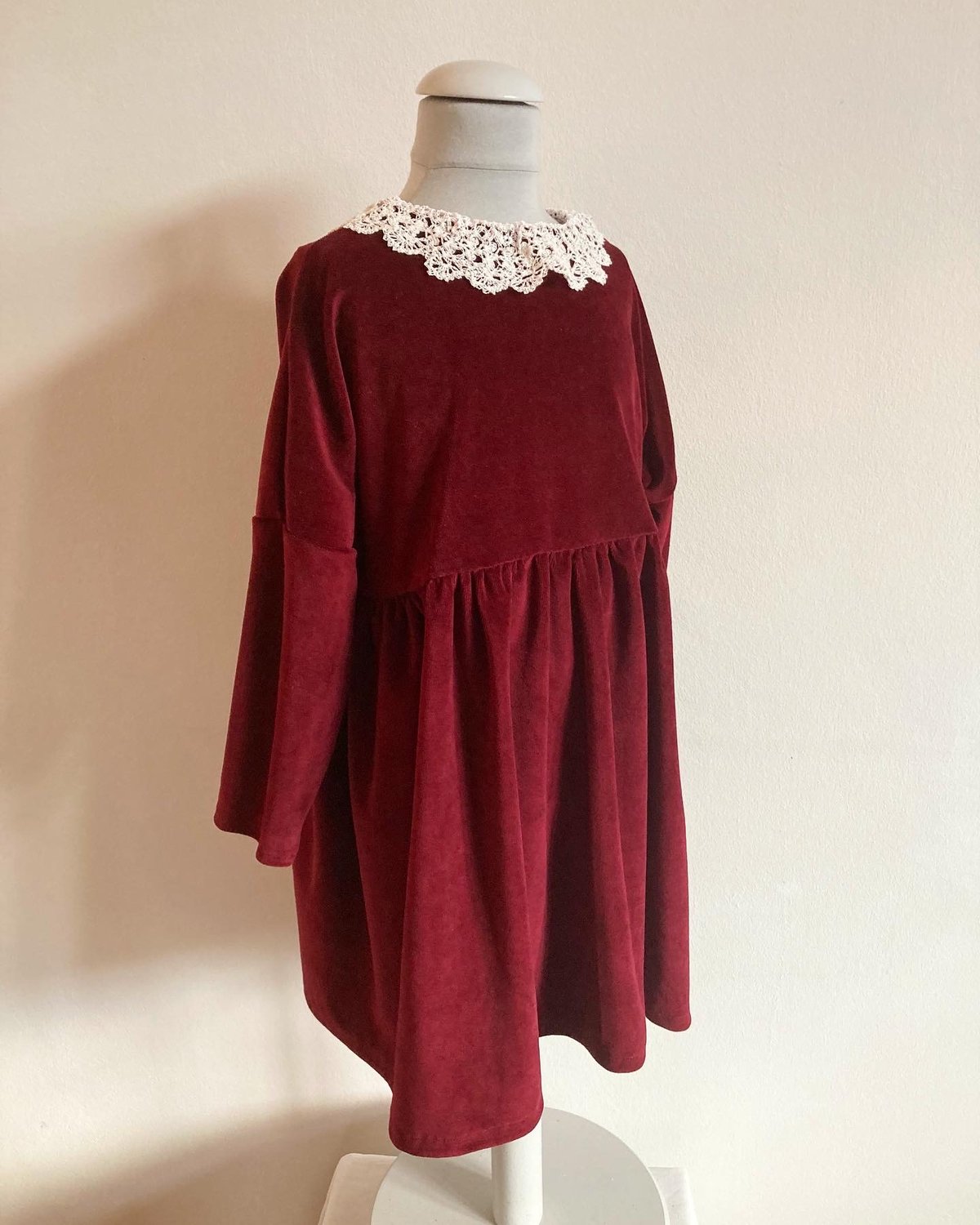 Rosa Dress -red velvet with lace collar