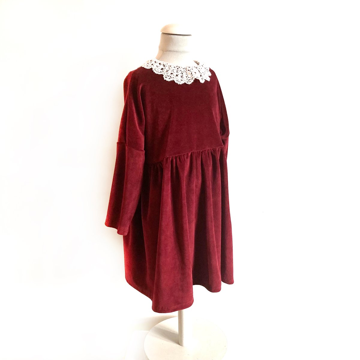Rosa Dress -red velvet with lace collar