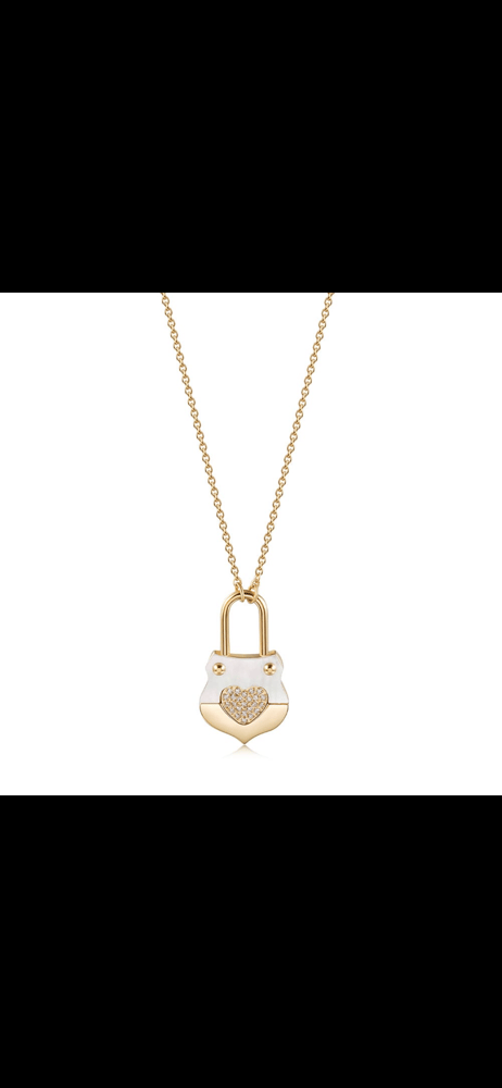 LV LOCK PEARL NECKLACE