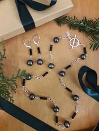Image 2 of Gunmetal Gray Pearls with Black Onyx 4VR