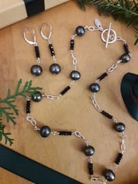 Image 3 of Gunmetal Gray Pearls with Black Onyx 4VR