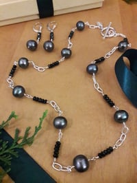 Image 4 of Gunmetal Gray Pearls with Black Onyx 4VR
