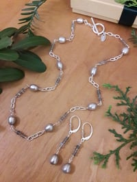 Image 3 of Oval Silver Pearl Necklace with Labradorites 4VM