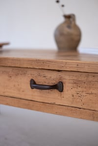 Image 4 of Table basse en bois patiné
