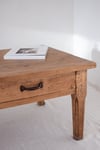 Table basse en bois patiné