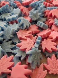 Image 2 of Cotton Candy Mouth Wax Melt Hemp Leaves