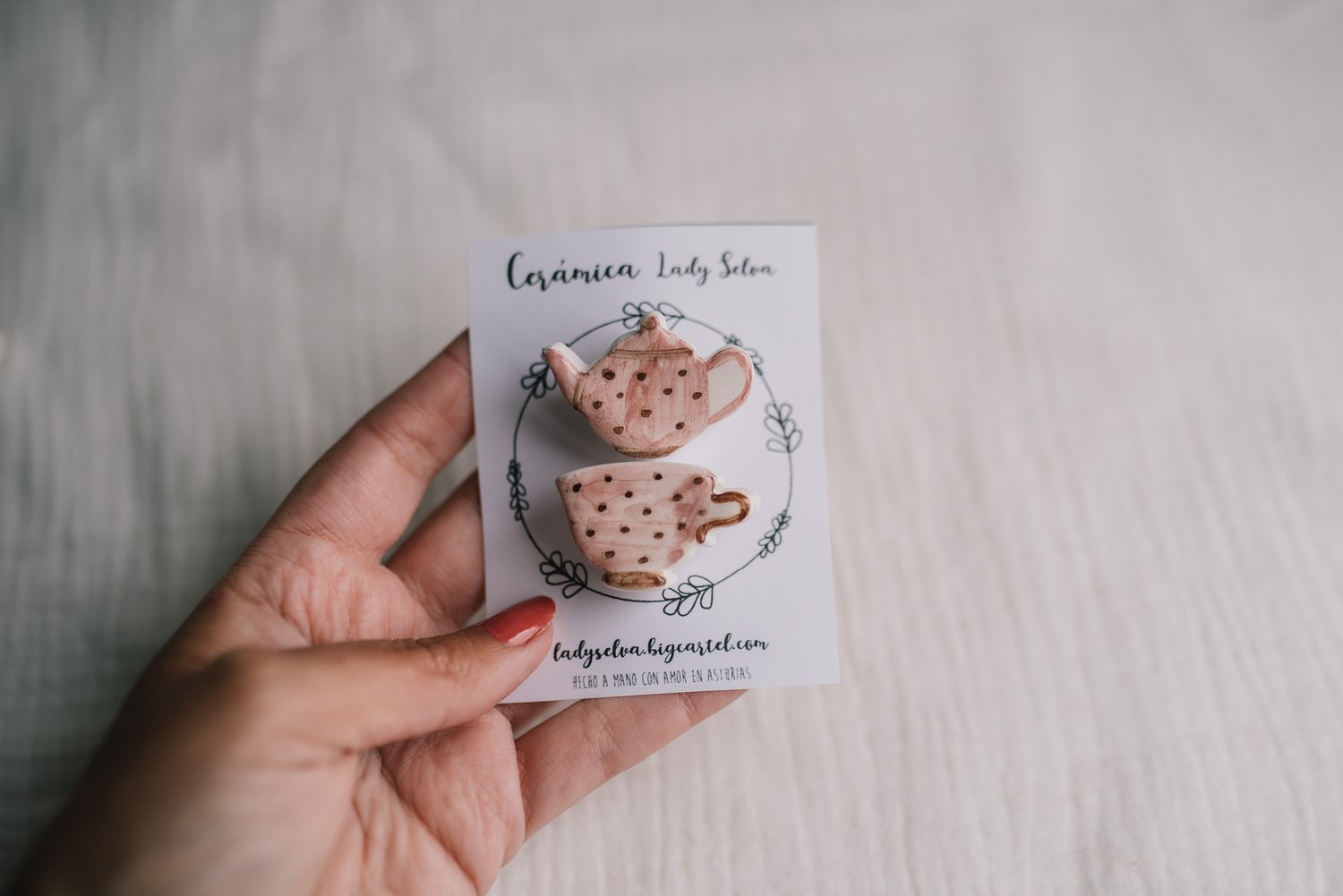 Image of Set Broche Taza y Tetera. Cerámica. Hecho a mano