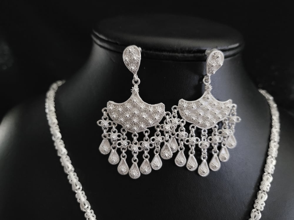 Pikun Fan pendant earrings necklace set