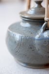 Théière en grès bleue vintage