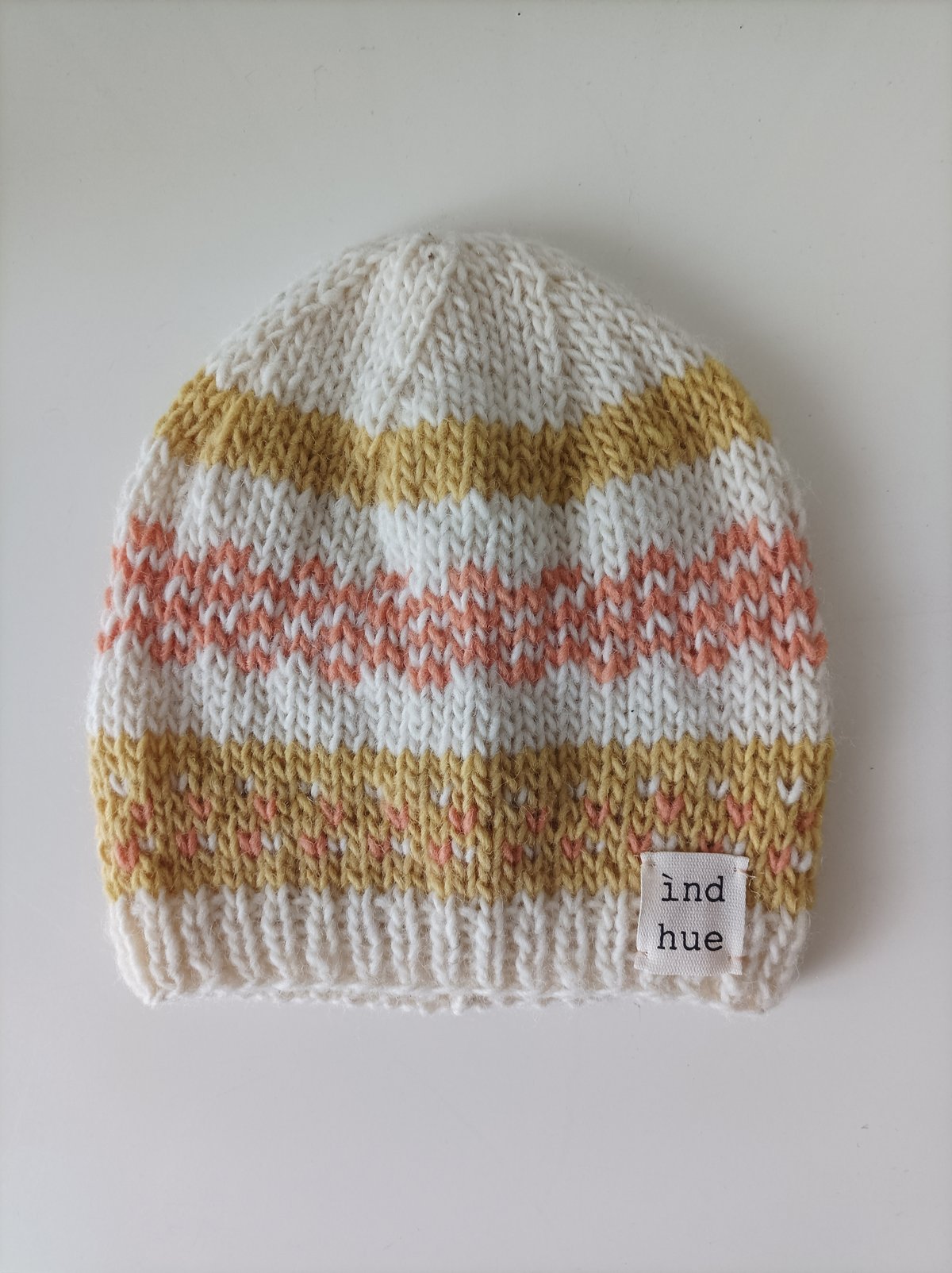 Image of HAND KNITTED WOMAN BEANIE_  NATURALLY DYED WOOL_01